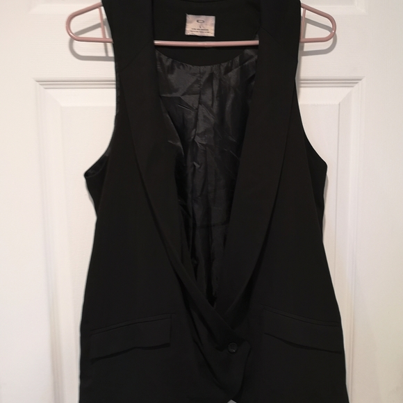 Pins & Needles Vest - Picture 3 of 4